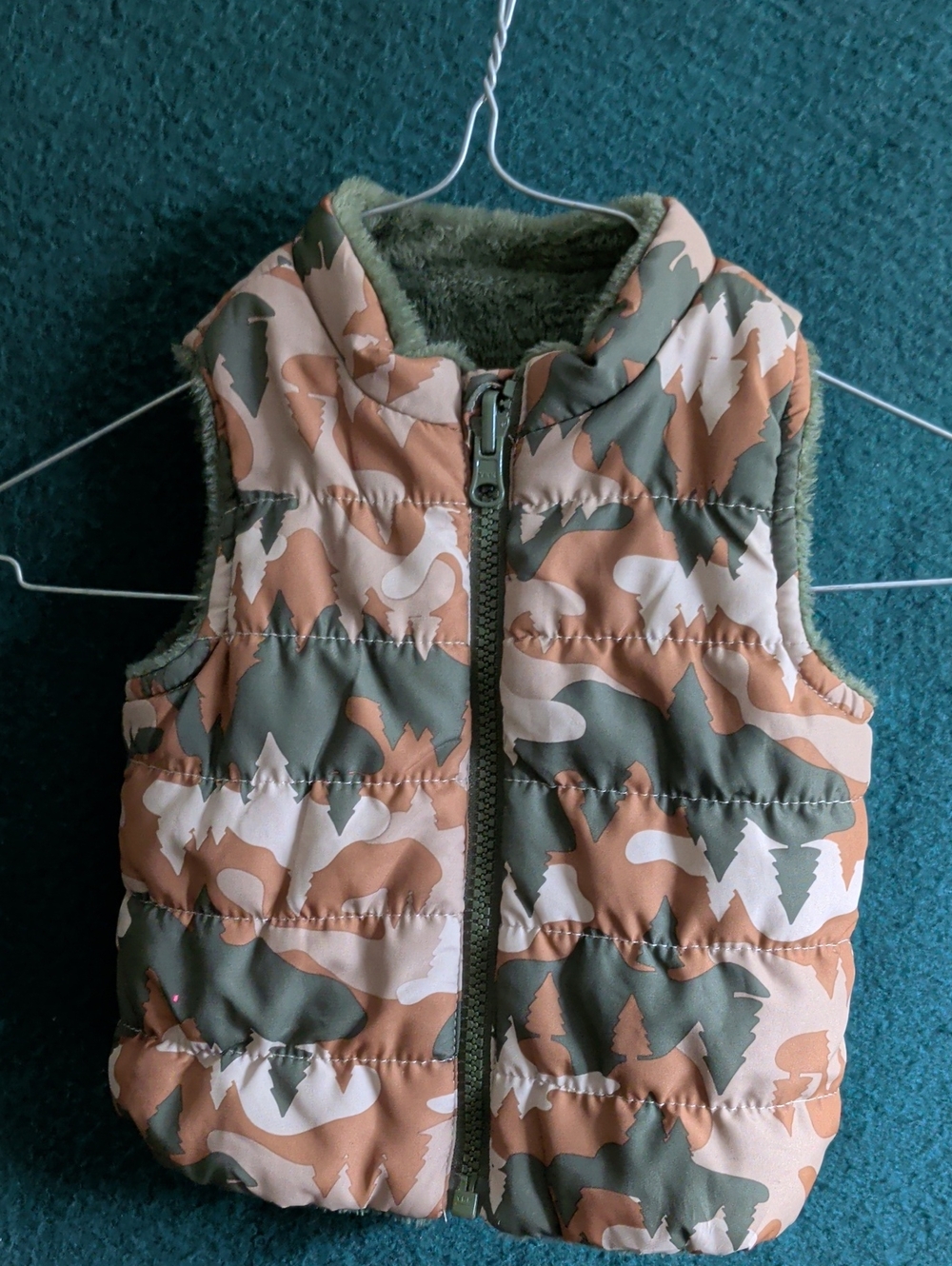 Kids Camouflage Puffer Vest - Green & Tan